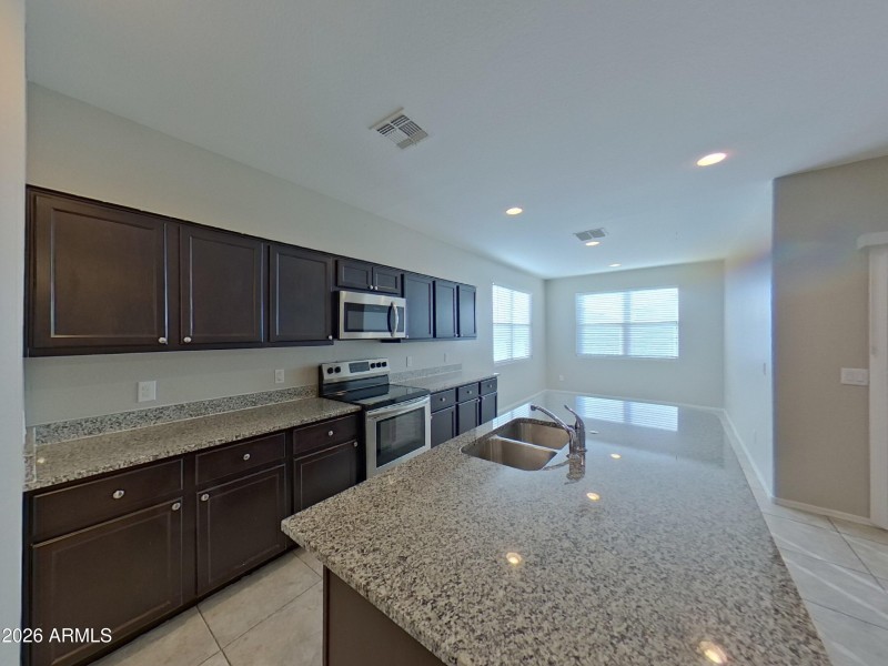 4_pc_zapdj04wet_VAR3aLih8r_layout_0