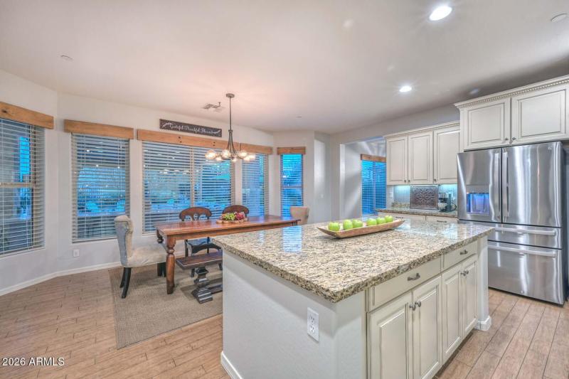 Night-Kitchen-Breakfast Room2