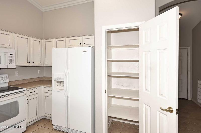 Kitchen-Pantry