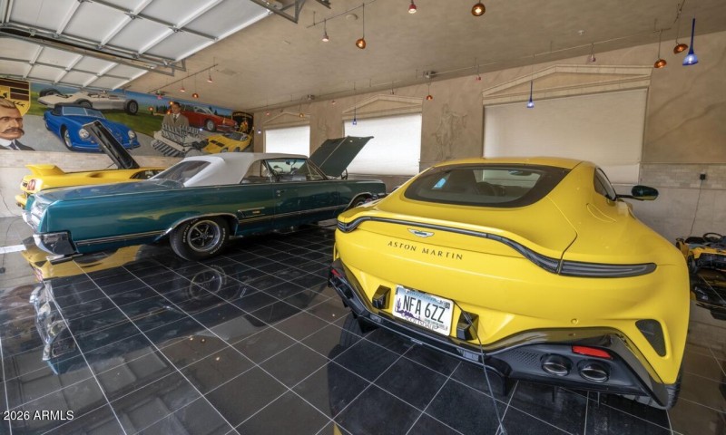 Garage Showroom 1