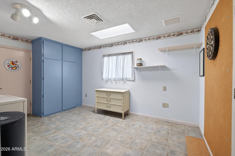 25_12611_W_Butterfield_Dr25_mls