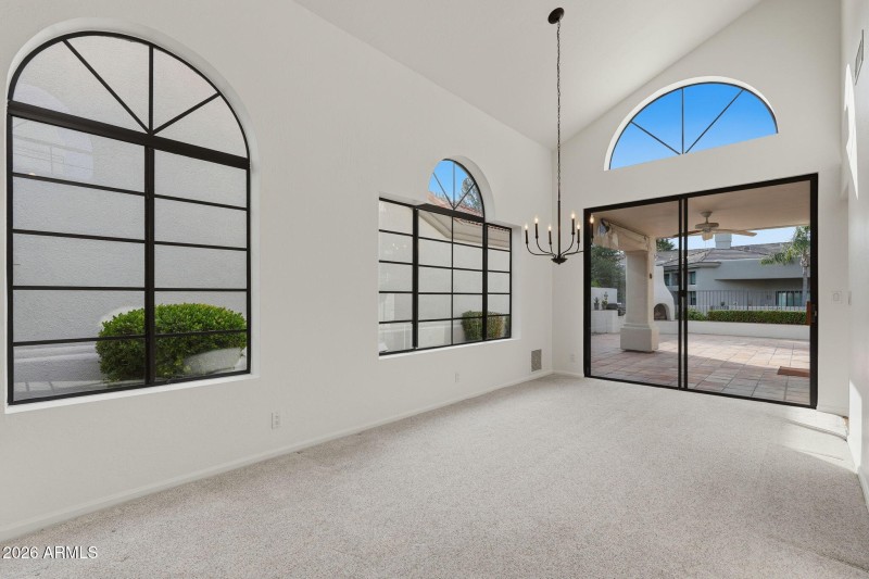 Spacious dining room/patio access