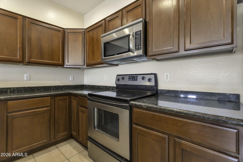 Kitchen/stainless steel appliances