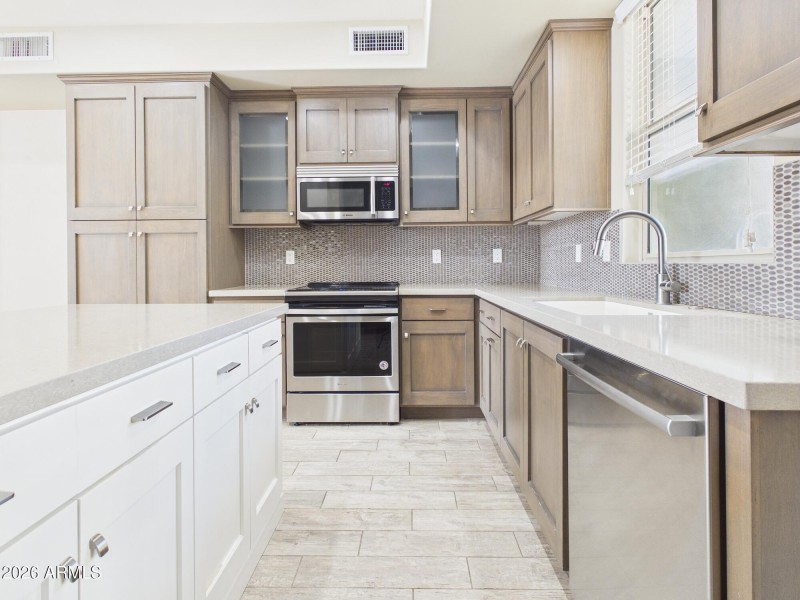 CAM06296G6-PR0009-STILL006