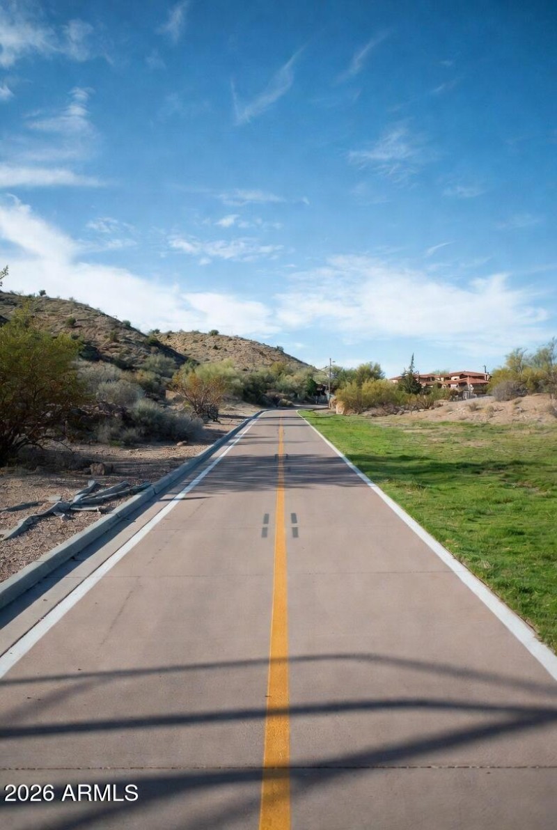 Minutes to miles of paved multiuse paths