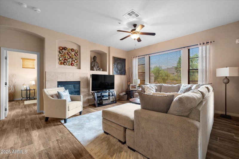 Great room w/fireplace