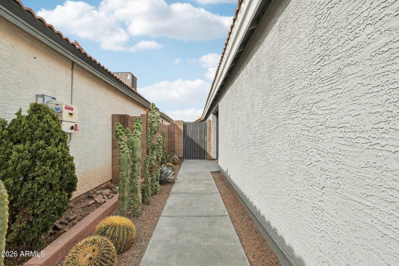 4-web-or-mls-N 30th Ave-S1202-004