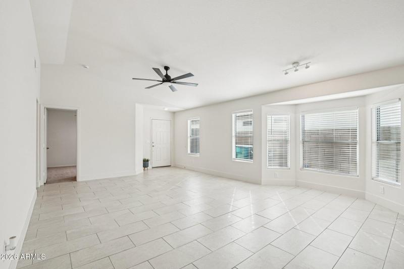 7-web-or-mls-N 30th Ave-S1202-007