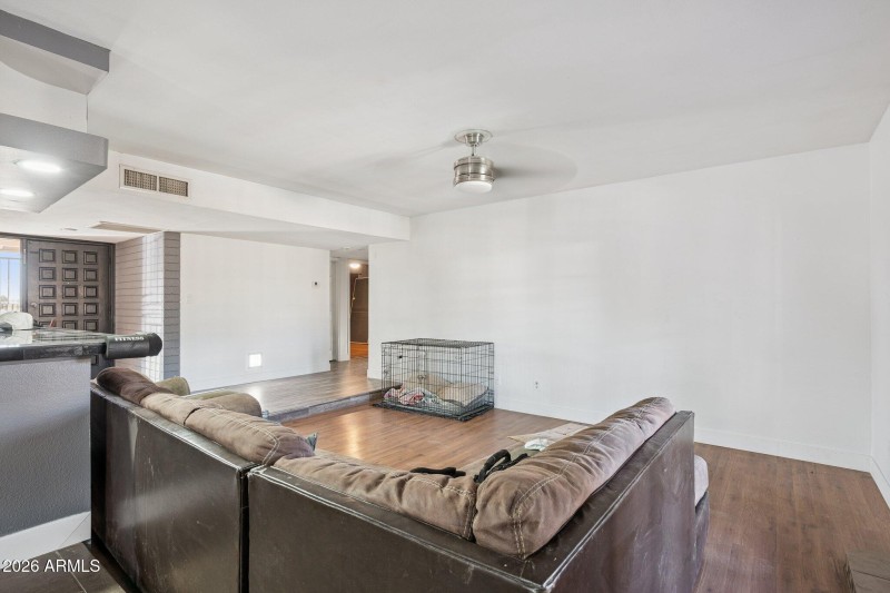 7-web-or-mls-10037-n-43rd-ave