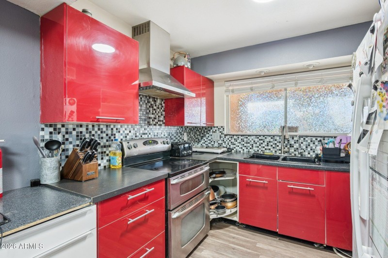 9-web-or-mls-10037-n-43rd-ave