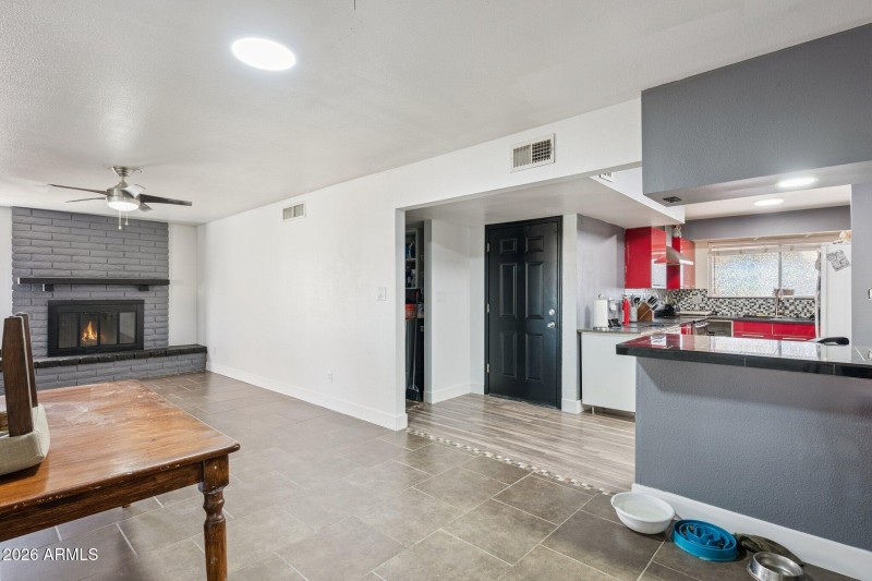 14-web-or-mls-10037-n-43rd-ave