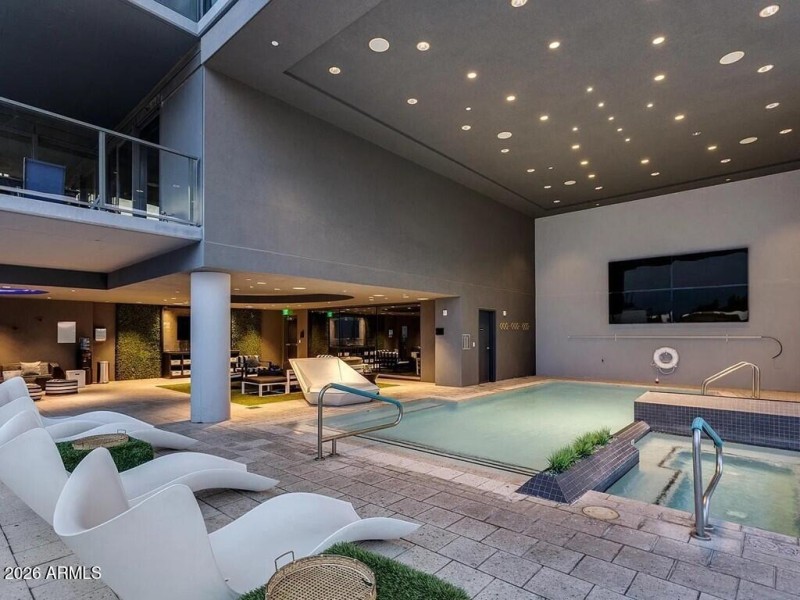 045_Community Pool Spa