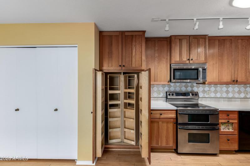 SUN 13 - OPEN PANTRY SHOT