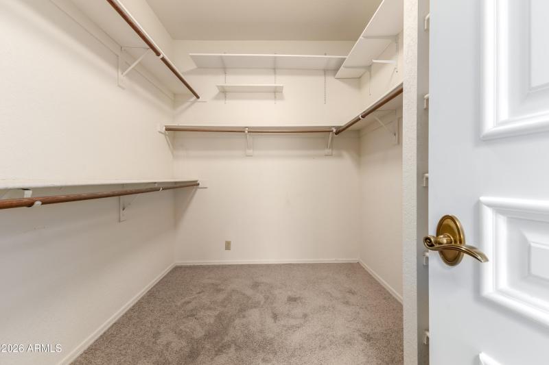 SUN 22 - PRIME CLOSET