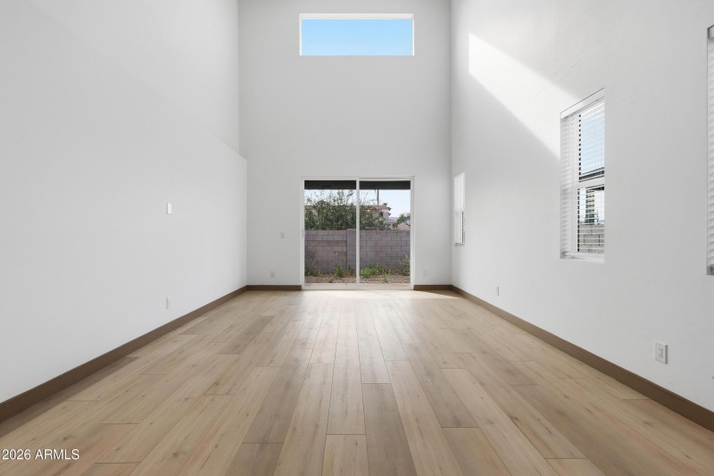 12_img_8547_autoremove_16079439