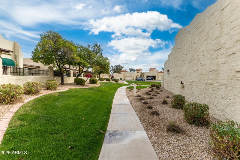 SUN 33 - GREENBELT WALKWAY