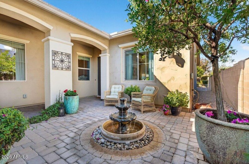 009_8-web-or-mls-38-_e_nighthawk_wa_63