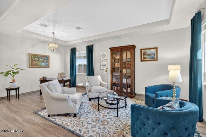 010_9-web-or-mls-39-_e_nighthawk_wa_555