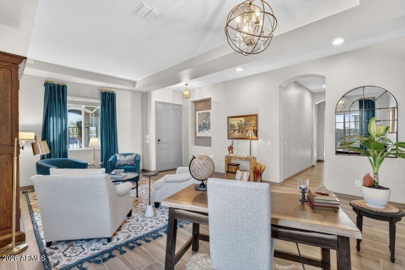 012_11-web-or-mls-40-_e_nighthawk_wa_758