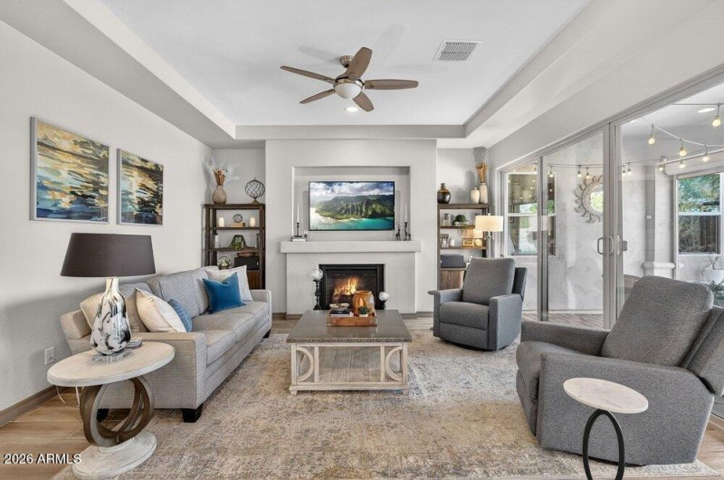 015_14-web-or-mls-67-_e_nighthawk_wa_790