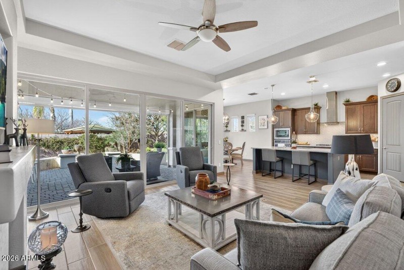 019_18-web-or-mls-71-_e_nighthawk_wa_118