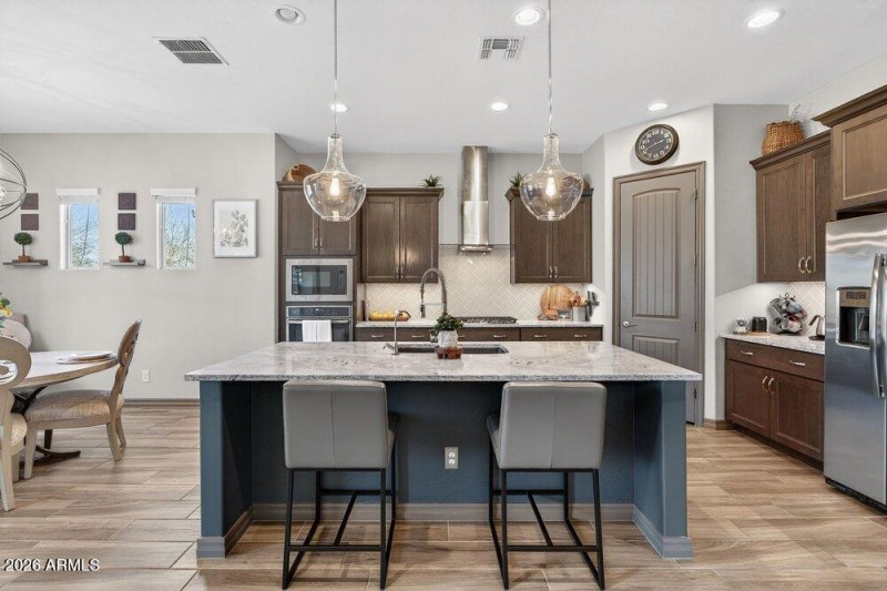 022_23-web-or-mls-75-_e_nighthawk_wa_164