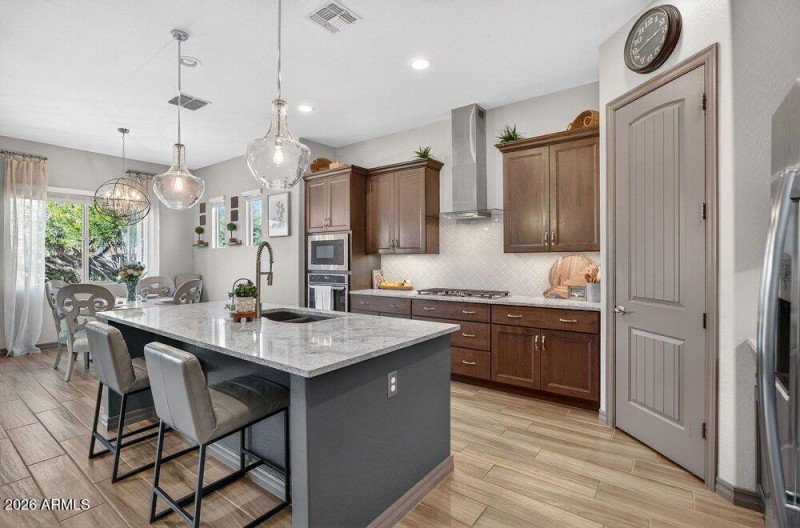 023_24-web-or-mls-76-_e_nighthawk_wa_595