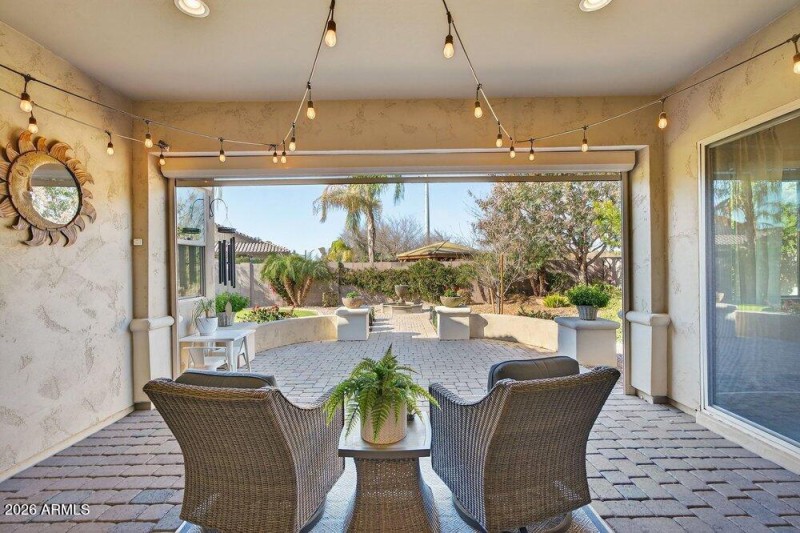 032_21-web-or-mls-74-_e_nighthawk_wa_944