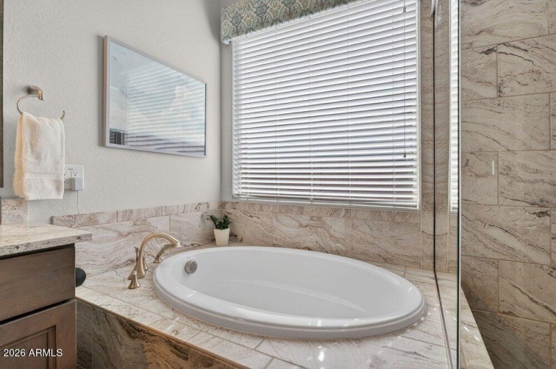 041_41-web-or-mls-64-_e_nighthawk_wa_538