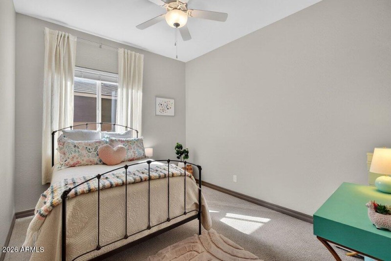 042_45-web-or-mls-50-_e_nighthawk_wa_409