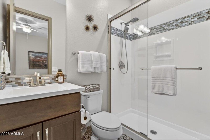 048_51-web-or-mls-56-_e_nighthawk_wa_736