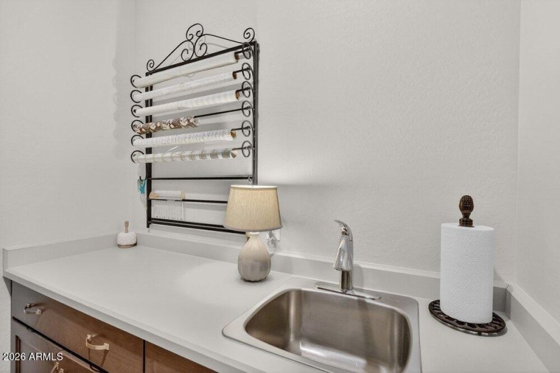 049_52-web-or-mls-46-_e_nighthawk_wa_535