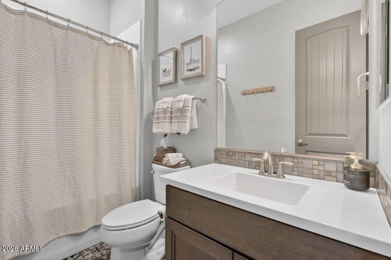 051_54-web-or-mls-49-_e_nighthawk_wa_949