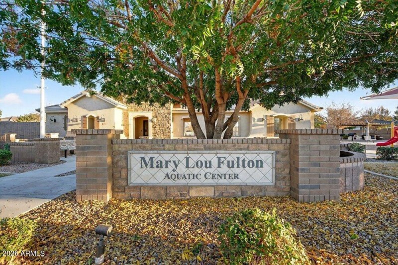 060_93-web-or-mls-13-_e_nighthawk_wa_1_1