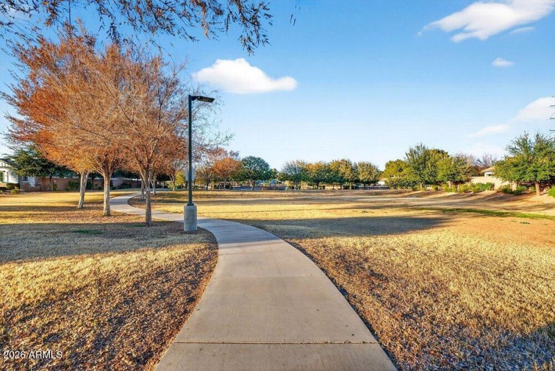 064_105-web-or-mls-08-_e_nighthawk_wa_1_