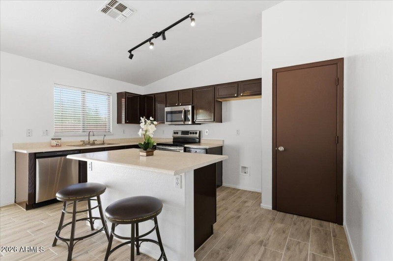 10-1877_S_157th_Dr_10