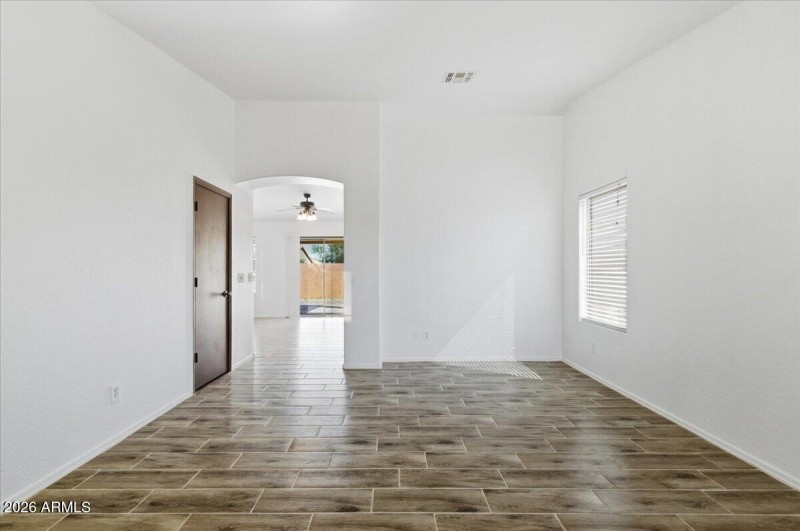 15-1877_S_157th_Dr_14