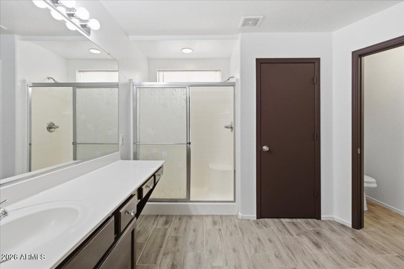 23-1877_S_157th_Dr_21