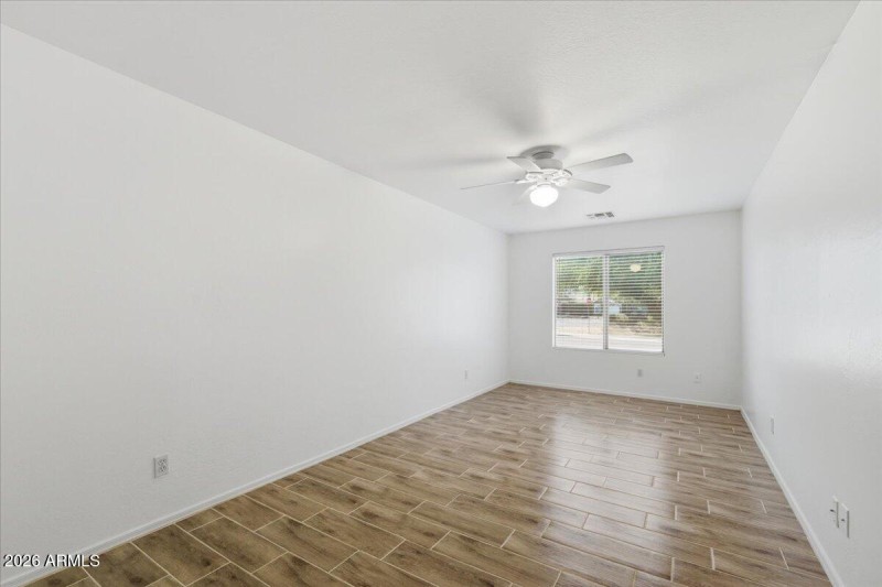 30-1877_S_157th_Dr_28