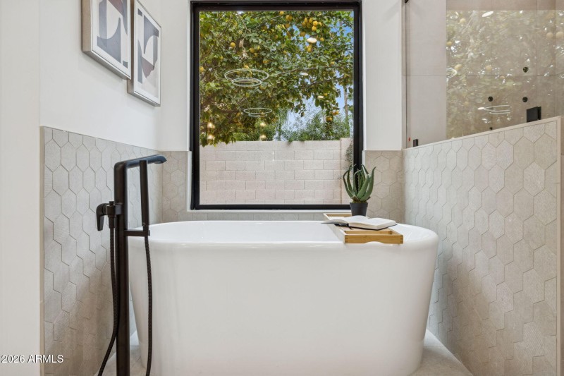 Free standing tub