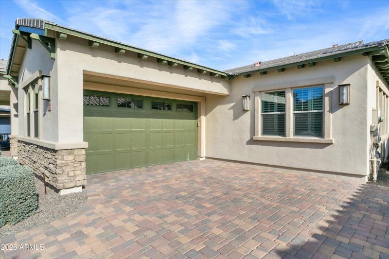 Side-load Garage is hidden