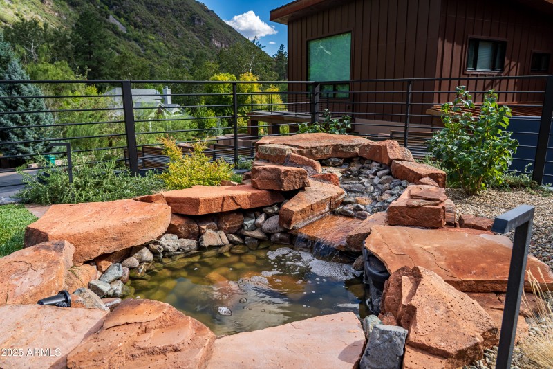 RED ROCK WATER FOUNTAIN