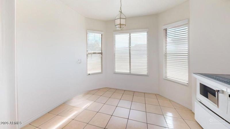 Breakfast nook DEFURNISHED