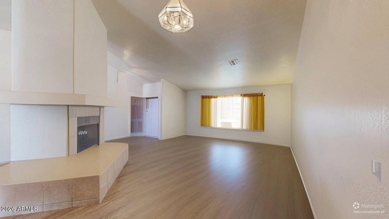 Fire place, enrance DEFURNISHED