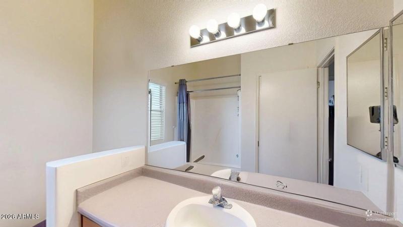 guest bath DEFURNISHED view 2