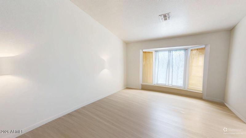 Master Bedroom DEFURNISHED