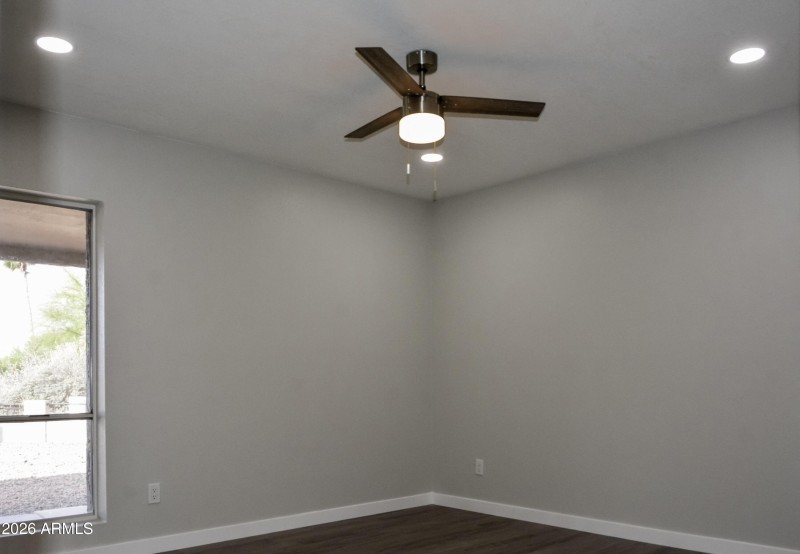 Features Guest Room Lights and Ceiling F