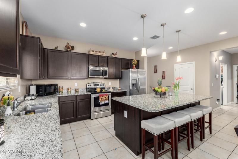 GRANITE ISLAND SEATING FOR 4