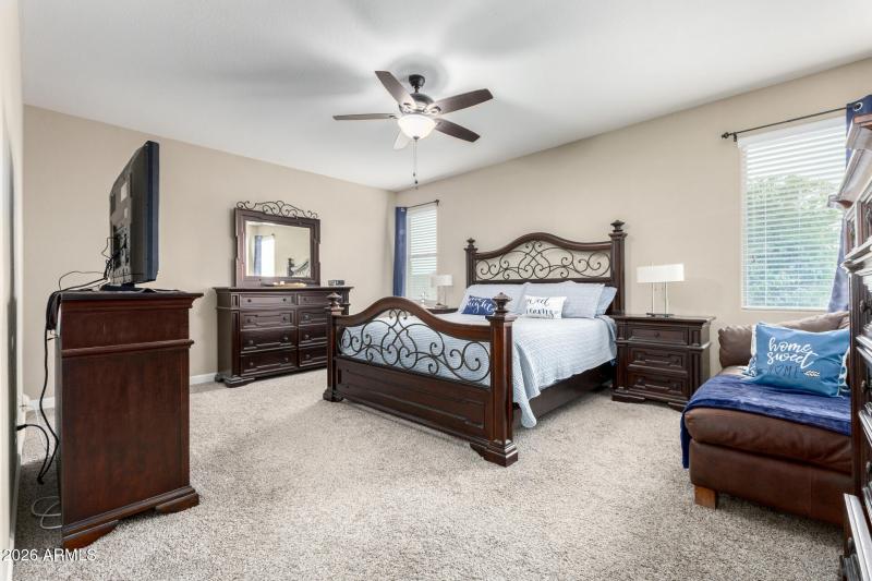 HUGE PRIMARY SUITE (2)