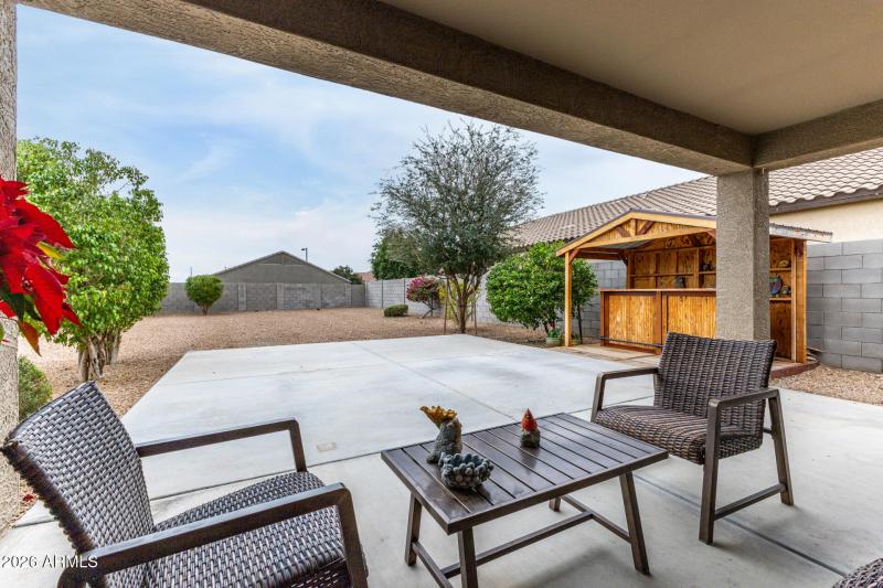 SUPERSIZED FULLY FENCED BACKYARD (2)